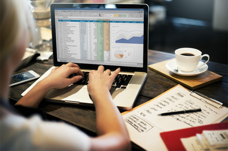 Học sinh sử dụng Excel tính điểm và làm bài tập